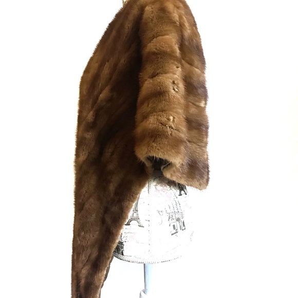 Authentic Vintage Jonas Bros Beaver Shawl - Picture 5 of 10